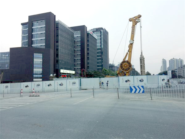 广州地铁站土建施工现场围蔽和交通疏导